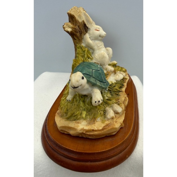 The Tortoise and the Hare Anthropomorphic Resin Wildlife Figurines on Wood Base - Picture 4 of 5